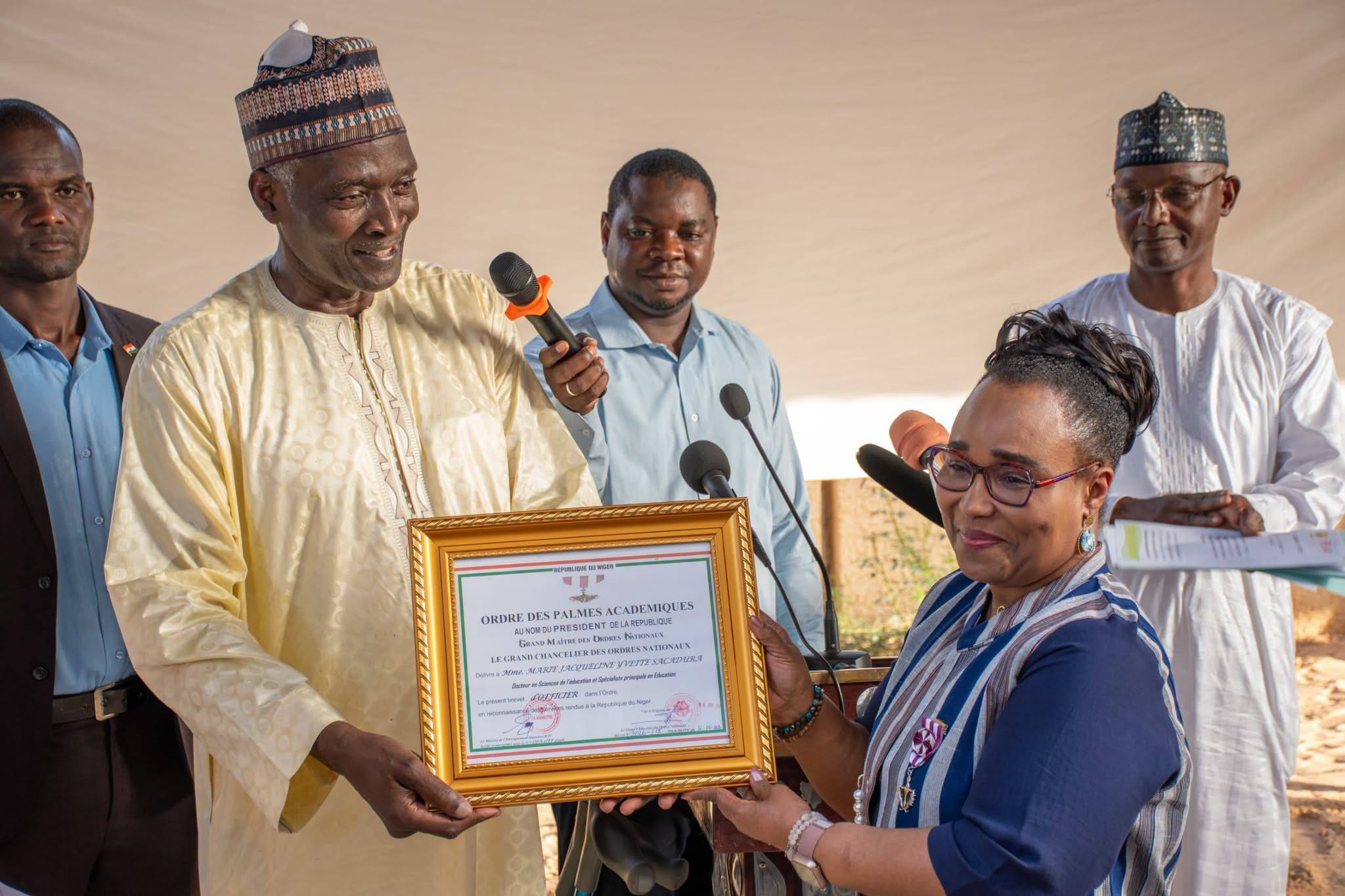 Cérémonie de décoration dans l’Ordre des Palmes Académiques du Niger